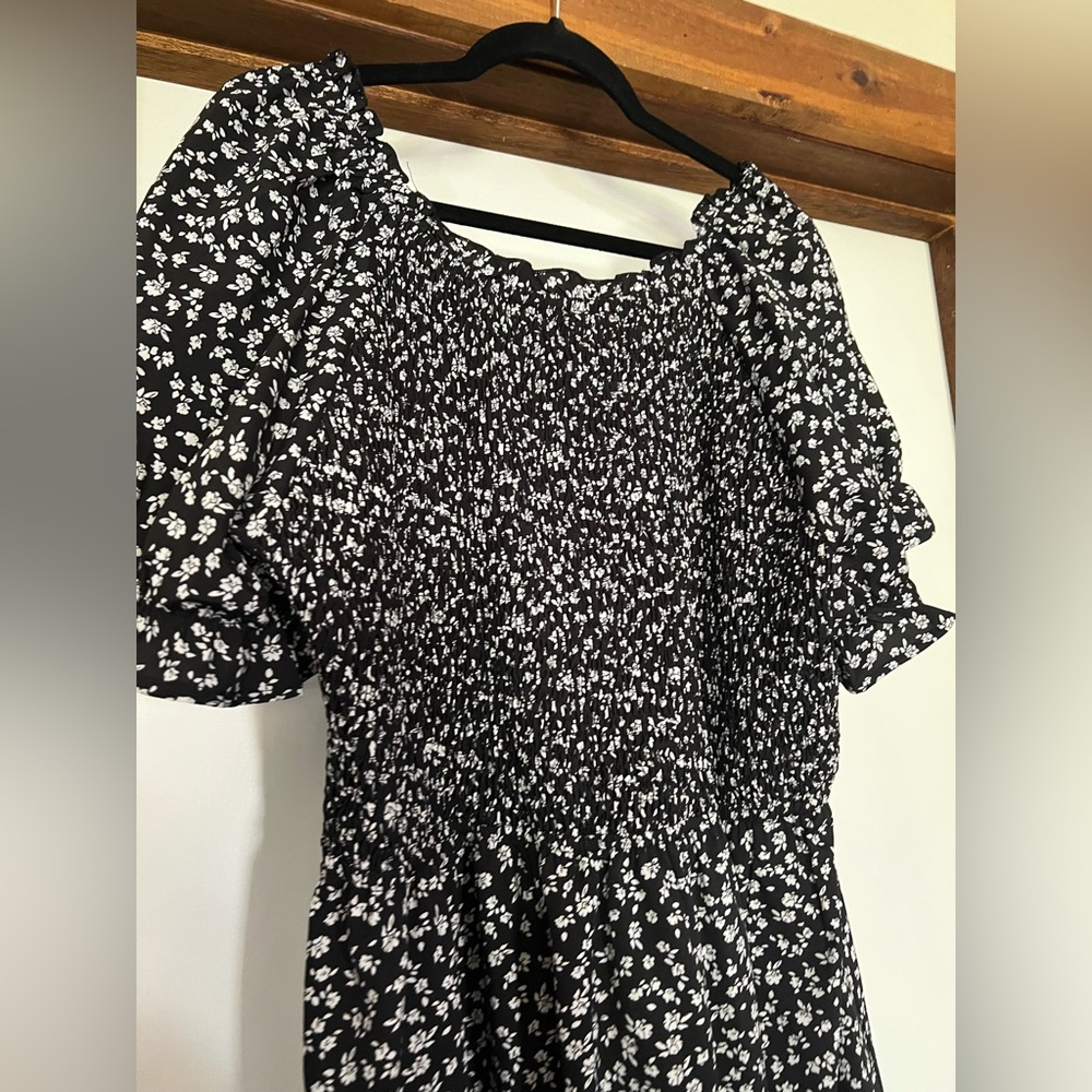 Smocked Midi Black and White Floral
Print Dress XXXL - Picture 4 of 6